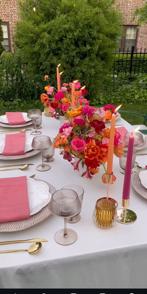 Pink Orange Birthday Theme, Pink And Orange Floral Centerpieces, Pink Orange Table Setting, Pink And Orange Party Ideas, Pink And Orange Wedding Theme Color Schemes, Pink Orange Tablescape, Pink And Orange Dinner Party, Pink And Orange Tablescape, Orange And Pink Table Decor