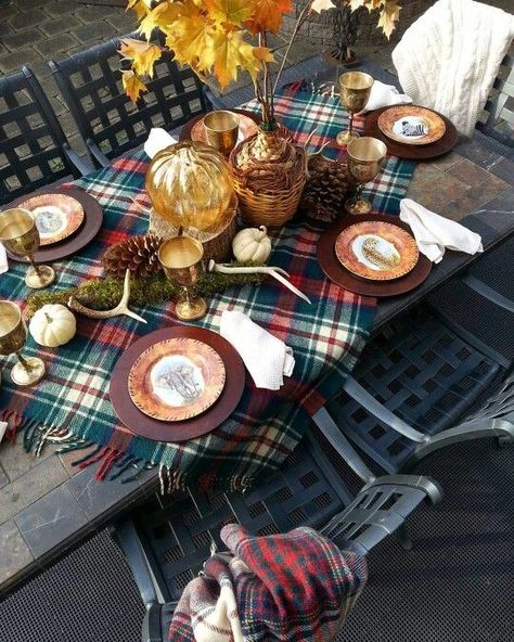 FALL ❈ ℋolidays . Table Scape Thanksgiving Decorations Outdoor, Outdoor Thanksgiving, Diy Outdoor Decor, Thanksgiving Table Settings, Fall Tablescapes, Thanksgiving Tablescapes, Fabulous Fall, Fall Party, Fall Table