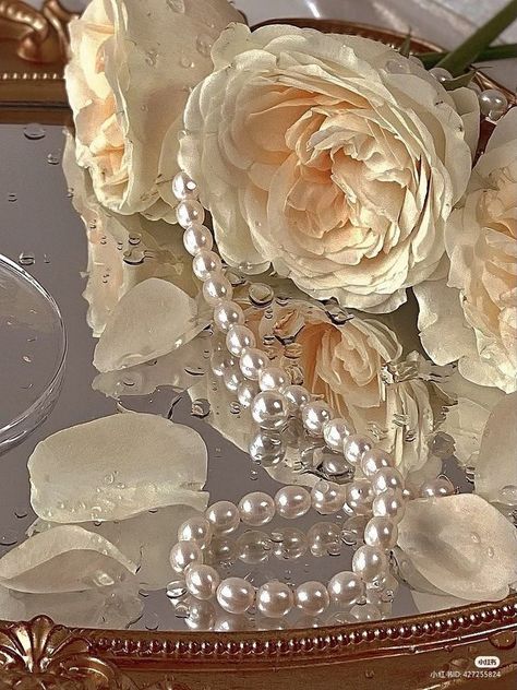 Pearls And Roses Aesthetic, Pearl Market, Lady Aphrodite, Pearls Aesthetic, Pearl Aesthetic, Flowers And Pearls, Rosé Aesthetic, White Chic, Classy Aesthetic