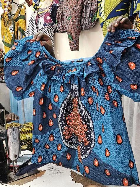 Model Kaba, African Skirt Outfit, Iro And Buba, African Skirt, African Blouses, African Traditional Wedding Dress, Indian Kurti Designs, Ankara Tops, African Skirts