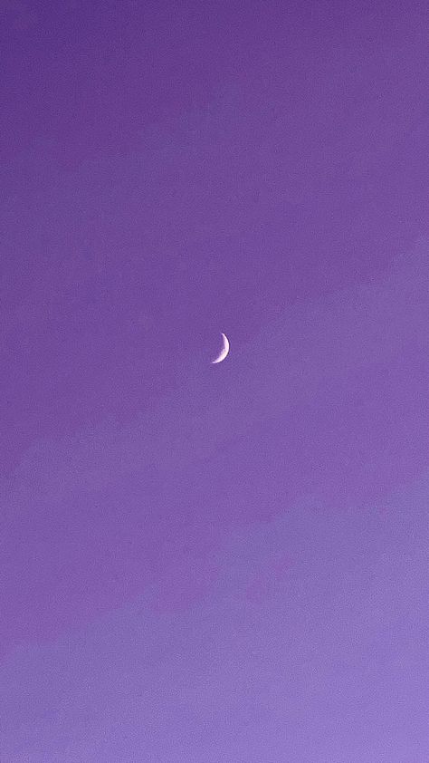 Lilac Space Aesthetic, Lilac Moon Aesthetic, Pastel Purple Moon Aesthetic, Light Lilac Wallpaper, Lavender Moon, Purple Moon, Lilac Sky, Minimal Wallpaper, Moon Moon