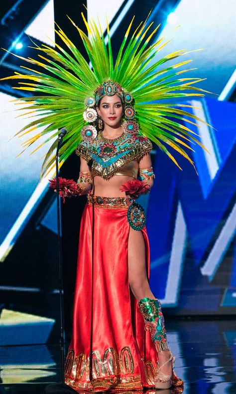 Las representantes portaron con orgullo el diseño característico de su país Aztec Costume, Miss Universe Costumes, Miss Universe National Costume, Miss Universe 2015, Costume Carnaval, Loyola Chicago, Aztec Culture, Flipagram Instagram, Mexican Fashion