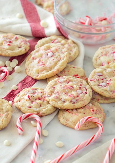 White Chocolate Peppermint Cookies, Peppermint Christmas Cookies, Christmas Yummies, White Chocolate Macadamia Nut Cookies, White Chocolate Peppermint, Chocolate Peppermint Cookies, White Chocolate Candy, Macadamia Nut Cookies, Candy Cane Cookies