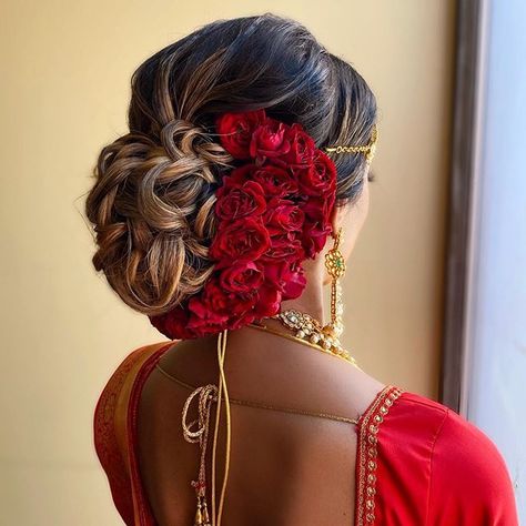 These Brides Show You How To Ace The Flowers Game For A Bridal Bun Indian Party Hairstyles, Rose Hairstyle, Textured Bun, Black Quinceanera, Hairstyle Indian, Bridal Hairstyle Indian Wedding, Flower Bun, Bride Updo, Hair Dressing