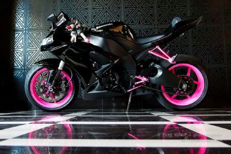 My future black pink crotch rocket;) Pink Motorcycle, Big Girl Toys, White Bike, Image Moto, Crotch Rocket, Pretty Bike, Zx 10r, Black Bike, Sports Bikes Motorcycles