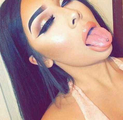 Tongue Piercings, Pinterest Baby, Mouth Piercings, Double Ear Piercings, Cute Piercings, Beauty Make-up, Tongue Piercing, Body Piercings, Makeup Goals