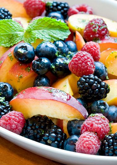 Peaches and Berries with Lemon~Mint Syrup from Once Upon a Chef      Peaches & Berries with Lemon-Mint Syrup Mint Syrup, Sommer Mad, Summer Salads With Fruit, Fresh Fruit Salad, Healthier Food, Rabbit Food, Fruit Dishes, Lemon Mint, Peach Recipe