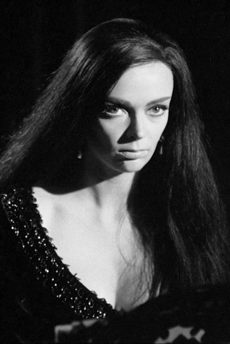 Barbara Steele, Coven, Mona Lisa, Hollywood, Makeup, Beauty, Make Up