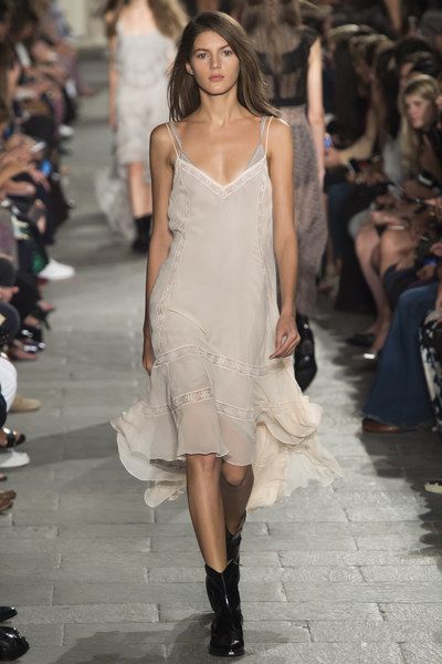 Philosophy di Lorenzo Serafini Spring 2016 Ready-to-Wear Collection - Vogue Valery Kaufman, Stil Boho, Lorenzo Serafini, Spring Summer Trends, Hippie Chic, 2016 Fashion, Looks Style, Looks Vintage, A Dress