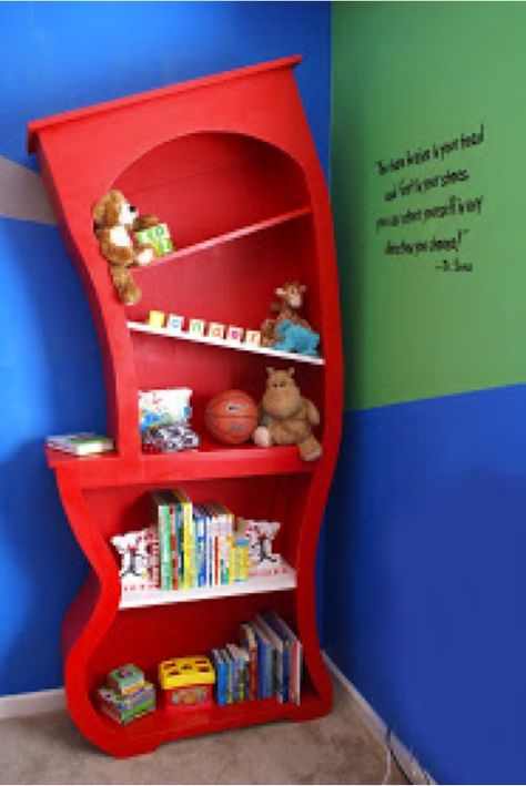 DIY Dr. Seuss Decorating Tutorials   -- Don't miss out! Follow DIY Fun Ideas on facebook: www.facebook.com/diyfunideas Diy Bookshelf Kids, Dr Seuss Nursery, Seuss Classroom, Dr. Seuss, Bookshelves Kids, Red Decor, Bookshelves Diy, Kids Play, Book Shelf