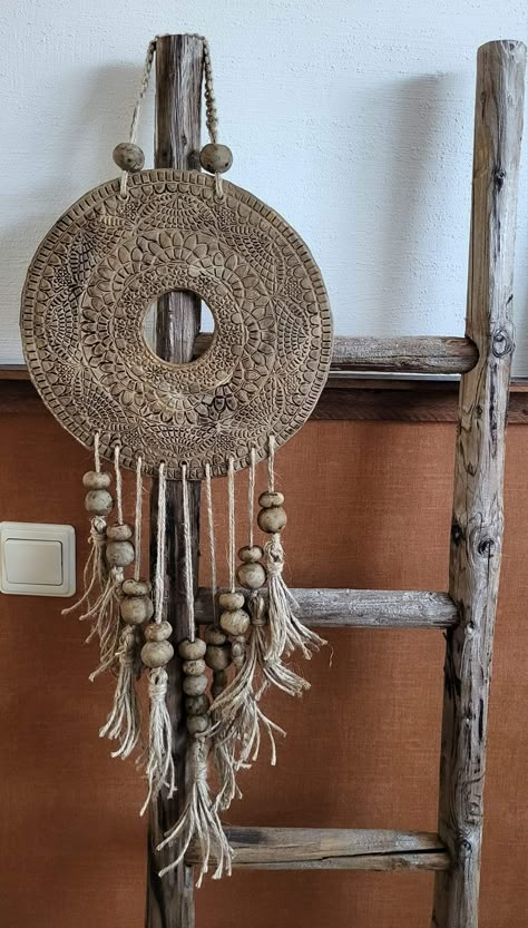 Old Cd Crafts, African Pottery, Craft Table Diy, Clay Owl, Wabi Sabi Decor, Diy Crafts Love, Diy Boho Decor, Macrame Wall Hanging Diy, Diy Wall Art Decor