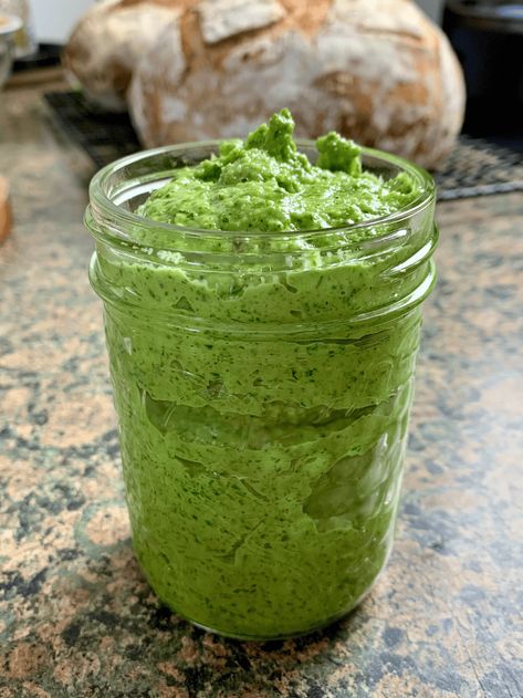 Easy Spinach Walnut Pesto (Without Pinenuts) Spinach Walnut Pesto, Spinach Pesto, French Lentils, Lemon Tahini Dressing, Walnut Pesto, Bagel Sandwich, Green Veggies, Tomato Pesto, Eat Salad