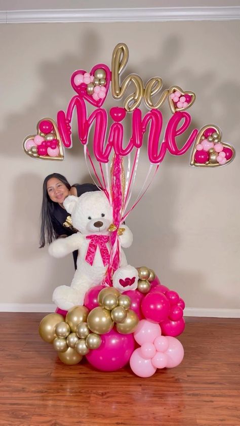 Valentines Balloons Bouquet, Balloon Bouquet Diy, Valentines Surprise, Be Mine Valentine, Valentine Bouquet, Valentines Balloons, Balloon Crafts, Diy Balloon Decorations, Valentine Theme