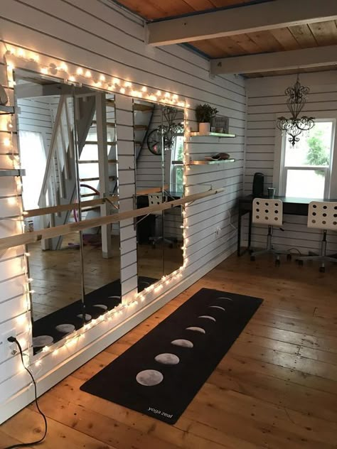 Exercise Space, Home Dance Studio, Home Yoga Room, Home Gym Basement, Workout Room Home, Diy Home Gym, Basement Gym, Dance Rooms, Gym Room At Home