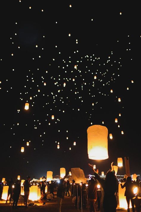 Rise Lantern Festival Las Vegas + 15 Best Festivals in the US for Your USA Bucket List // Local Adventurer #usa #visittheusa #festivals #ustravel #localadventurer Plan Your Year, Festival Aesthetic, Black Rock Desert, Floating Lanterns, Visit New Orleans, Black Rock City, Sky Lanterns, Large Lanterns, Travel Bucket List Usa