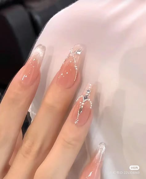 Uñas Yeri Mua, Nails For Red Prom Dress, White Douyin Nails, Asian Nails Korea, Russian Nails Manicures, Croquette Nails, Nails Guide, Sunny Disposition, Dresses Linen