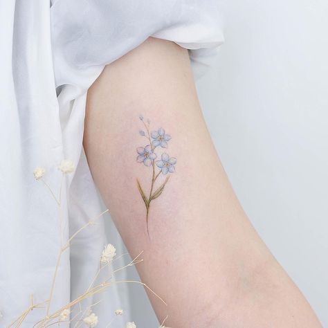 241.4k Followers, 339 Following, 657 Posts - See Instagram photos and videos from Mini Lau (@hktattoo_mini) Dainty Flower Tattoos, Small Flower Tattoo, Wildflowers Tattoo, Forget Me Not Tattoo, Tiny Flower Tattoos, Flower Tattoo Back, Stylish Tattoo, Small Flower Tattoos, Flower Tattoo Sleeve