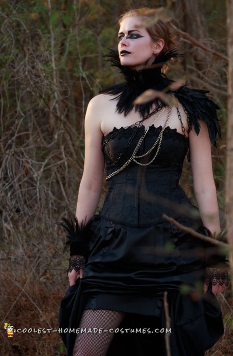 raven costume Crow Costume Womens, Diy Raven Costume, Raven Bird Costume, Animal Costume Ideas, Diy Animal Costume, Raven Costume, Costume Party Decorations, Raven Halloween, Crow Costume