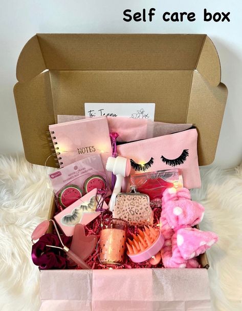 Everything pink Gift Box for best friend Gift Box For Niece Gift box for girls Self-care Gift basket Pamper gift box for teens pink gifts by KarUma23 on Etsy Girlfriend Gift Box, Teen Gift Basket, College Girl Gifts, Pink Christmas Gifts, Girl Gift Baskets, Barbie Gifts, Teacher Gift Baskets, Miss You Gifts, Diy Birthday Gifts For Friends