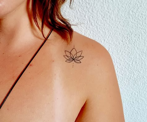 Discover charming and meaningful small tattoo ideas perfect for expressing your individuality. From delicate flowers to minimalist symbols, find the inspiration to adorn your skin with beauty and grace. Let your ink tell your story! 💖✨ #TattooIdeas #SmallTattoos #FemaleInk Lotus Tattoo Collar Bone, Lotus Tattoo On Shoulder, Lotus Collar Bone Tattoo, Shoulder Tattoo Minimalist, Lotus Minimalist Tattoo, Tiny Shoulder Tattoo, Lotus Shoulder Tattoos For Women, Lotus Tattoo Minimalist, Minimal Lotus Tattoo