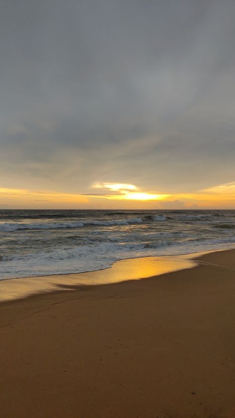 Beautiful sunset beach photography at Varkala Beach , Kerala Kappad Beach Photography, Kerala Sea Photography, Kerala Beach Aesthetic, Varkala Beach Photography, Beach Sky Aesthetic, Kollam Beach, Kerala Beach, Varkala Beach, Kerala Photography