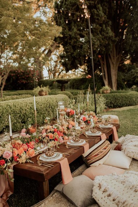 Whimsy Soul wedding. Kara Harms, San Francisco style blogger's real-life outdoor whimsical wedding in the Wisconsin woods in September. Boho Garden Party, Backyard Dinner Party, Picnic Birthday Party, Outdoor Dinner Parties, Backyard Picnic, Backyard Birthday, Picnic Inspiration, Picnic Decorations, Picnic Birthday