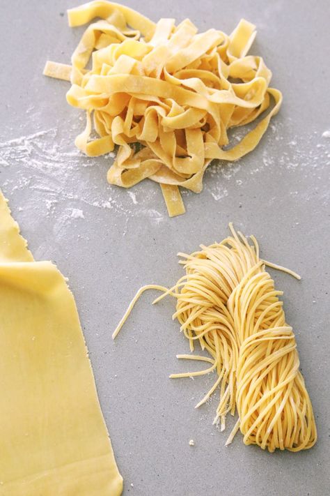 Enjoy Homemade Pasta for Just Two People Homemade Spinach Pasta, Pasta Recipes For Two, Fresh Pasta Recipe, Fresh Pasta Recipes, Pasta Carbonara Recipe, Homemade Pasta Recipe, Pasta Roller, Handmade Pasta, Making Pasta