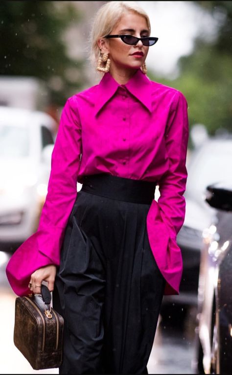 Love this fuchsia dress shirt Pink Shirt Outfit, Look Rose, Mini Cat, Cool Winter, Dramatic Style, Work Looks, 가을 패션, Pink Shirt, Looks Style