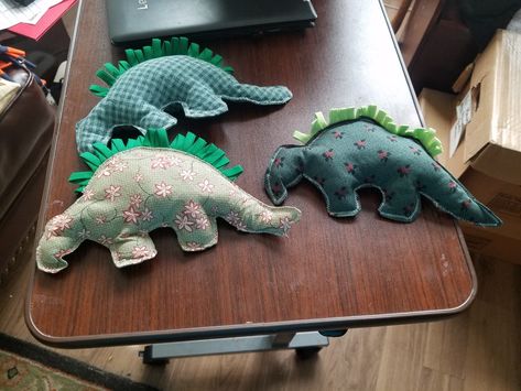 Rice fill dinosaurs- for stress or heat for pain Dinosaur Sewing Projects, Diy Stuffed Dinosaur Pattern, Animal Rice Bags, Dinosaur Pillow Pattern Free, Easy Sew Dinosaur, Dinosaur Pillow Pattern, Heating Pad Pattern, Diy Heating Pad, Heating Pads