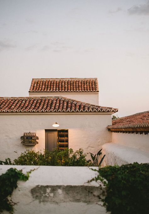 Portuguese Home, Portugal Aesthetic, Portugal House, Mediterranean Mansion, Rural House, Casa Exterior, Farm Shop, Spanish House, Stone Houses