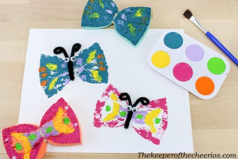 Butterfly Sponge Art - The Keeper of the Cheerios Sponge Art, Useful Crafts, Butterfly Project, Art Papillon, Diy Butterfly, Spring Crafts For Kids, Crafts For Boys, Butterfly Theme, Butterfly Crafts