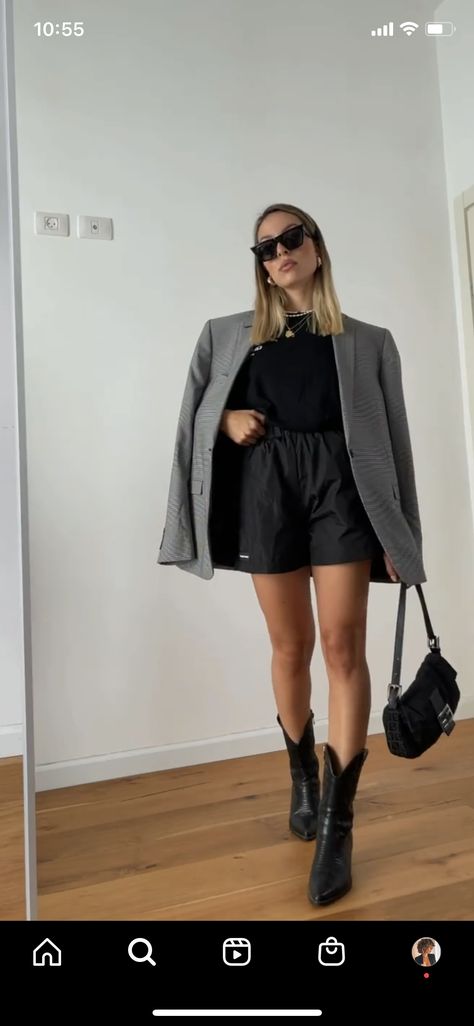 Short Cuir, Grad Outfits, Black Boots Outfit, Black Cowboy Boots, Silky Dress, Cycling Shorts, Black Blazer, Business Outfits, Boots Outfit