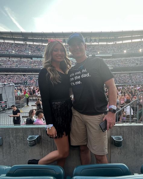 Dads At Taylor Swift Concert, Dads Eras Tour Outfits, Taylor Swift Dad Outfit Ideas, Taylor Swift Concert Outfit For Dads, Taylor Swift Dad Outfit, Eras Tour Dad Outfit, Dad Eras Tour Outfits, Eras Tour Outfits For Dads, Eras Outfits