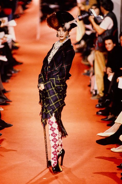 Vivienne Westwood Fall 1993, Vivienne Westwood Punk, Gordon Tartan, Vivienne Westwood Fashion, Andreas Kronthaler, Runway Fashion Couture, Christian Dior Haute Couture, Vivienne Westwood Anglomania, Chanel Haute Couture