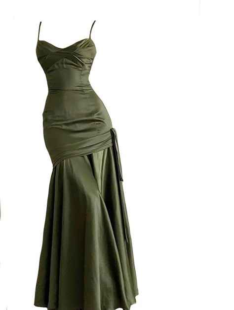 Elegant Green Dress Classy, Dark Green Silk Prom Dress, Fancy Dresses Green, Elegant Green Dresses, Silk Prom Dress, Prom Dress Inspo, Casual Frocks, Simple Prom Dress, Indian Gowns Dresses