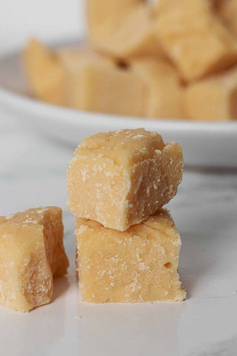 Vegan Tablet Scottish Fudge, Scottish Tablet Recipes, Scottish Tablet, Chocolate At Home, Tablet Recipe, Vegan White Chocolate, Chocolate Dreams, Superfood Powder, Vegan Appetizers