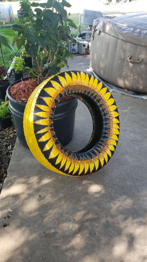 Sunflower tire planter Painted Tires, Tire Craft, Tire Garden, Tire Planters, Tire Art, Stone Oven, Recycled Garden, Garden Crafts Diy, Garden Deco