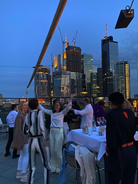 #party #event #skyline #viewgoals #view #frankfurt #hotel #vibes #summervibes #summer Frankfurt Summer, Frankfurt Skyline, City Party, Life After College, Nyc Lifestyle, New York Life, Future Lifestyle, Dream Lifestyle, Living In New York