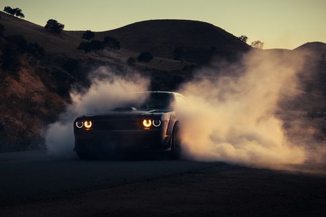 Behance 上的 Challenger v Mustang Challenger Wallpaper, Photography Digital Art, 4k Photos, K Wallpaper, Dodge Challenger, Wallpaper 4k, Automotive Design, Wallpaper Pc, Car Wallpapers