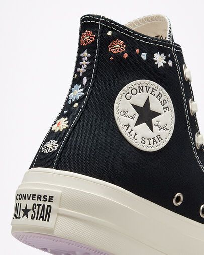 Embroidered Shoes Converse, Converse Ideas, Converse Embroidery, Floral Converse, Converse Design, Cute Converse Shoes, Embroidered Converse, Cute Converse, Plateau Sneaker