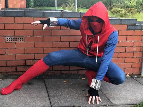 Diy Costumes Men, Spider Man Suit, Spiderverse Spiderman, Silk Marvel, Types Of Suits, Diy Cosplay, Spiderman Costume, Superhero Cosplay, Red Gloves