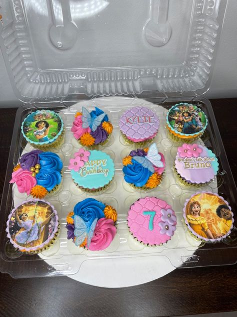 Encanto Birthday Cupcakes Ideas, Encanto Cupcake Cake, Encanto Desserts, Encanto Birthday Cupcakes, Encanto Birthday Party Cupcakes, Encanto Cupcakes Ideas, Encanto Cakes, Encanto Cupcakes, Cupcakes Encanto