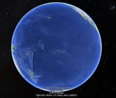 Speaking of water, this is how big the Pacific Ocean actually is: | 26 Pictures That Will Give You Perspective On What Really Matters Powerful Pictures, Unusual Facts, Space Facts, Amazing Maps, Earth And Space Science, Southern Ocean, The Pacific Ocean, Earth From Space, Science Experiments Kids