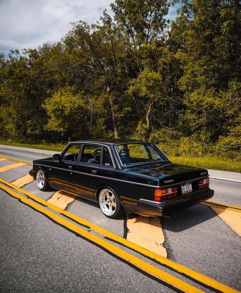 Volvo 244 Volvo Wagon, Volvo 240, Jdm Wallpaper, Bmw 2002, Old School Cars, Drag Racing Cars, Volvo Cars, Cool Sports Cars, Classy Cars