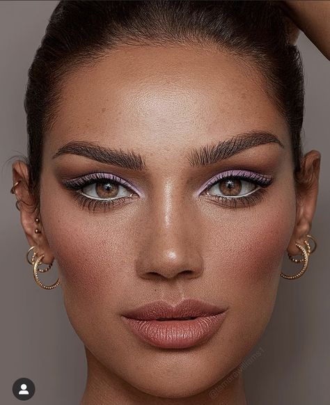 Tamara Williams, Makeup Looks Winter, Bombshell Makeup, Purple Eyeliner, Eyeshadow For Brown Eyes, Retro Makeup, Eye Makeup Pictures, Purple Makeup, Photoshoot Makeup