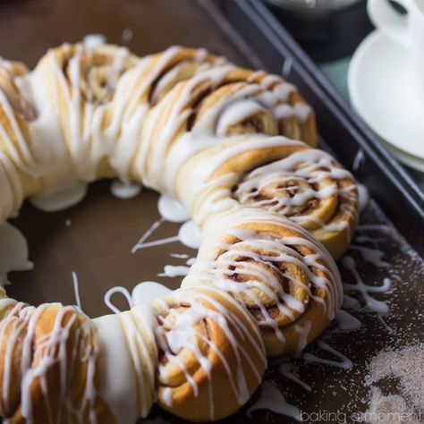 Swedish Tea Ring Recipe, Tea Ring Recipe, Swedish Tea Ring, Swedish Christmas Food, Tea Ring, Swedish Recipes, Tea Recipe, Christmas Breakfast, Cinnamon Roll