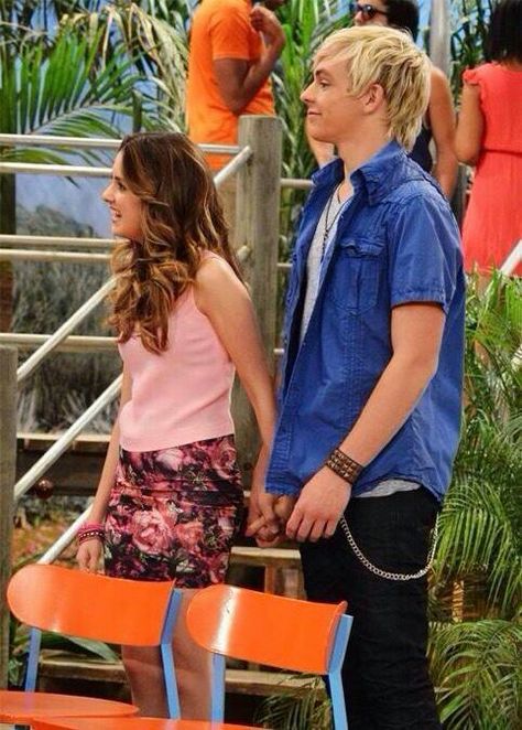 Austin and Ally❤ Austin Y Ally, Austin E Ally, Raini Rodriguez, Austin Moon, I Love Jesus, Am I The Only One, Laura Marano, Disney Channel Stars, Austin And Ally