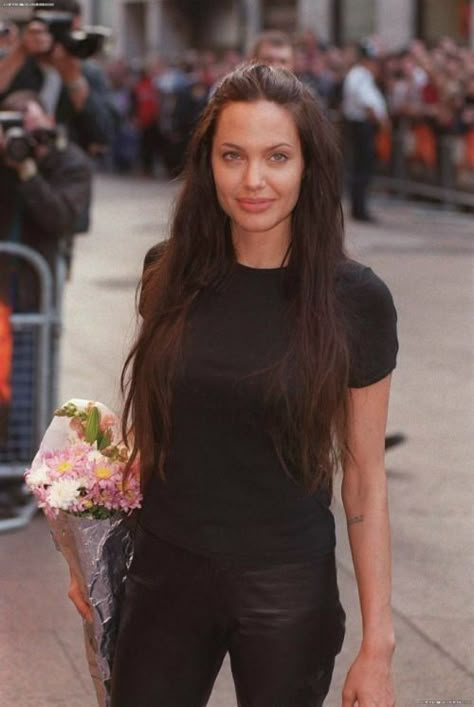 John Voight, Angelina Jolie 90s, Angelina Jolie Style, Angelina Jolie Photos, Disney Fashion, Foto Art, Lara Croft, Girl Crushes, Woman Crush