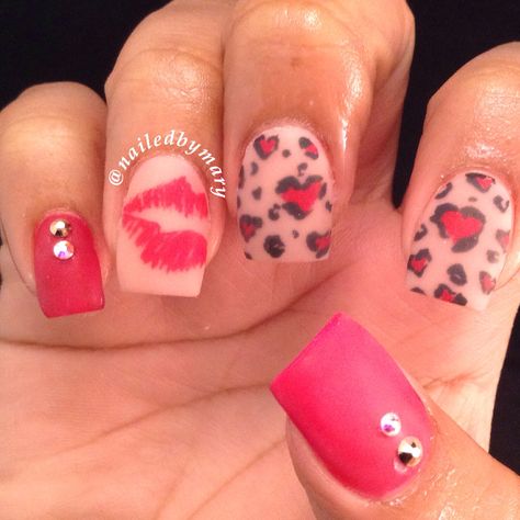 Lips cheetah hearts matte square nails Big Toe Nail Designs, Matte Square Nails, Nail Designs Cheetah, Nails Cheetah, Strawberry Nails, Glitter Chevron, Pins Board, Animal Print Nails Art, Nails Inspired