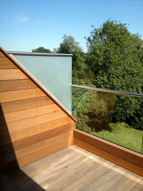 Inset balcony.. Cedar clad with obscure glass privacy screen and aluminium bi fold by Space Invaders Group Inset Balcony, Glass Balcony, Extension Designs, Glass Balustrade, Barn Conversion, House Extension Design, Attic Renovation, Loft Conversion, Garage House